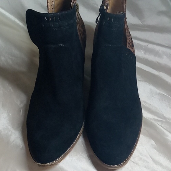 Boutique by Corkys zip up ankle boots cheetah - Picture 2 of 7